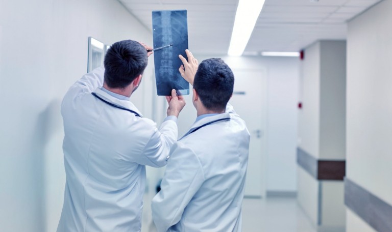 Dolor y entumecimiento en los pies — Ayuda cervical superior