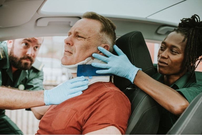 Lesiones por accidentes automovilísticos y tratamiento cervical superior