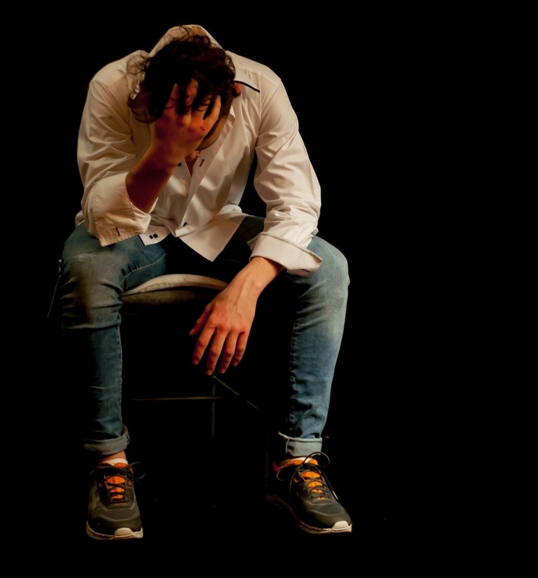 상부 경추 척추 교정 지압 요법으로 편두통에 작별을 고하세요